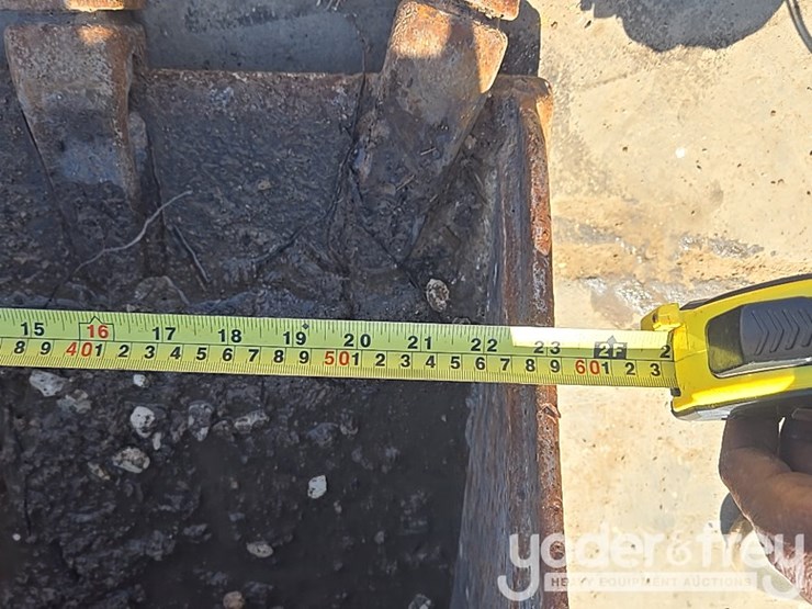 2020-deere-35g-image-13