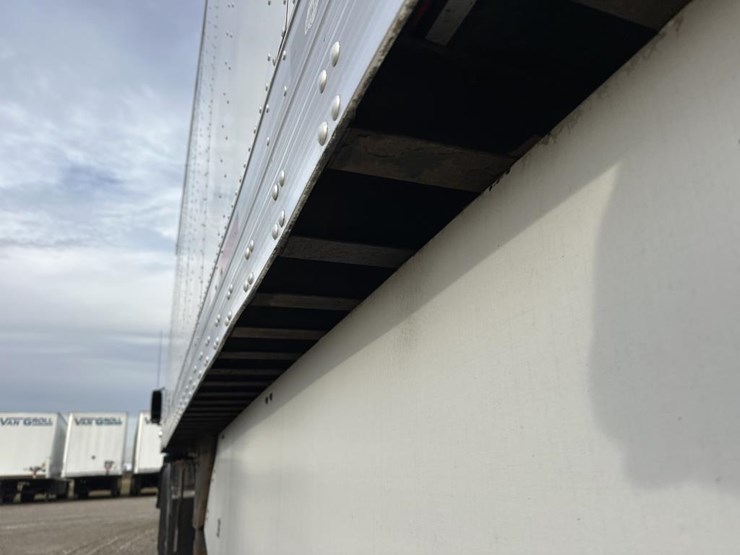 2019-utility-53'-image-17