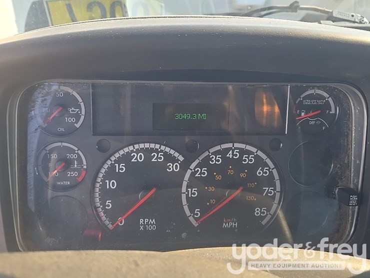 2020-freightliner-m2-106-image-74