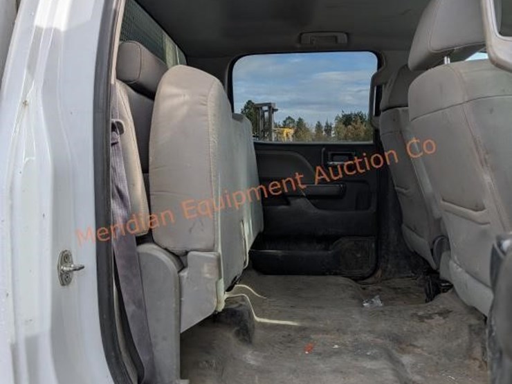 2017-chevrolet-silverado-3500-image-35