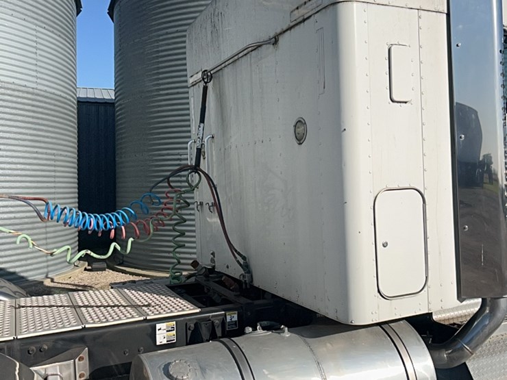 2007-kenworth-t800-image-22