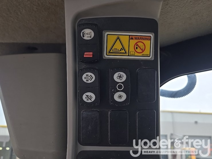 2015-caterpillar-12m3-image-86