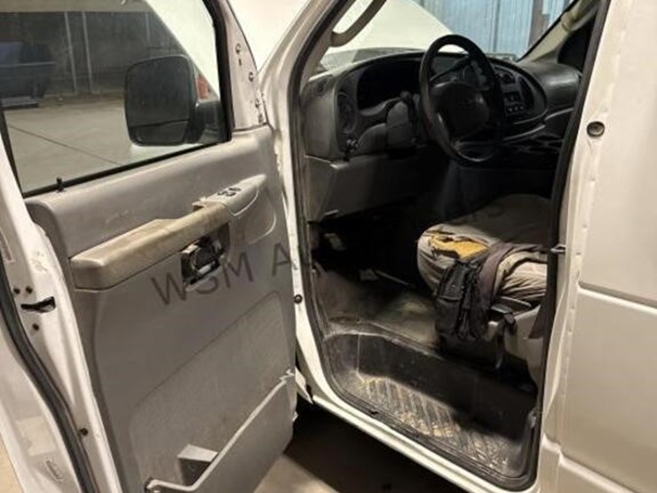 2006-ford-cargo-image-26