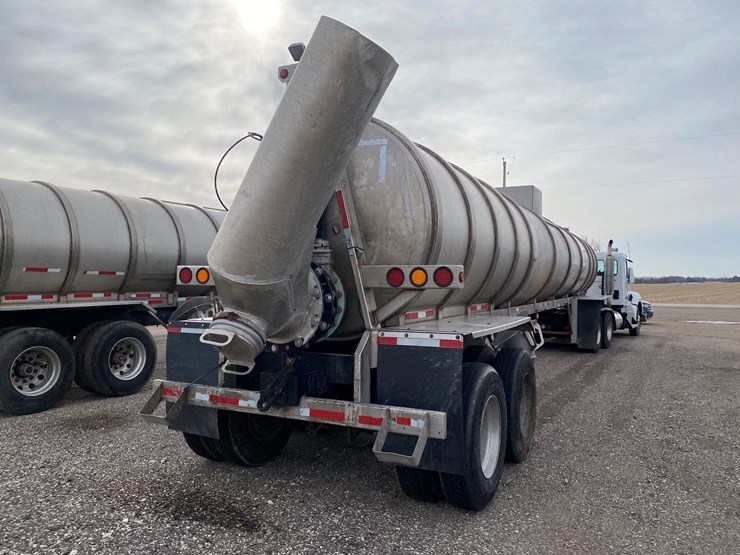 #502-•-2012-northern-8,500-gallon-semi-manure-tanker-(has-wi-title)-(waupun,-wi)-image-9