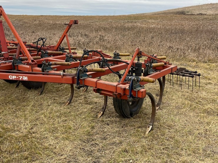 lot-49.-1981-33’-morris-magnum-model-cp-731-chisel-plow-w/3-bar-harrows,-well-maintained-unit,-super-clean-and-straight,-check-photos-image-38