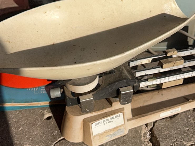 motompco-moisture-tester,-complete-unit-with-scales,-book,-cup,-thermometer-image-19