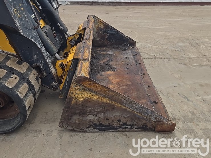 2021-deere-317g-image-28