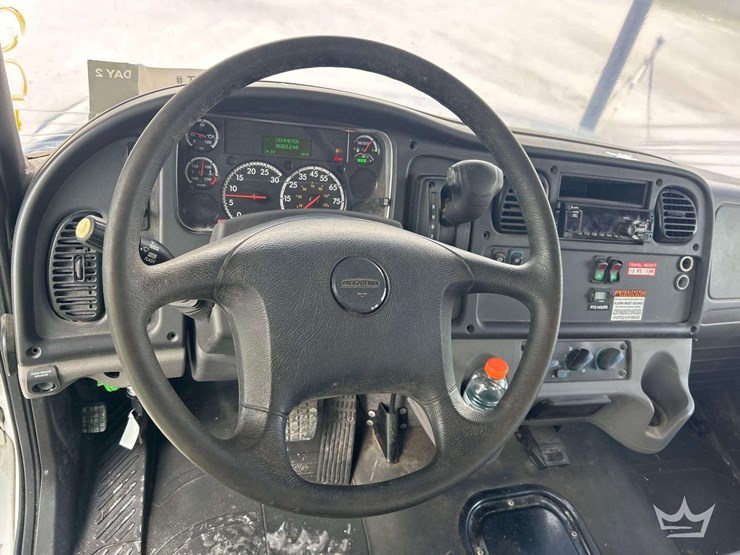 2020-freightliner-m2-106-image-11