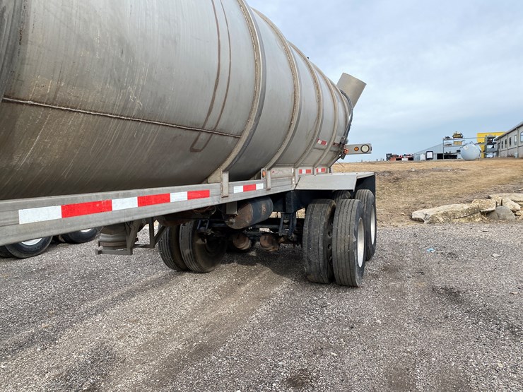 #500-•-2012-northern-8,500-gallon-semi-manure-tanker-(has-wi-title)-(waupun,-wi)-image-22