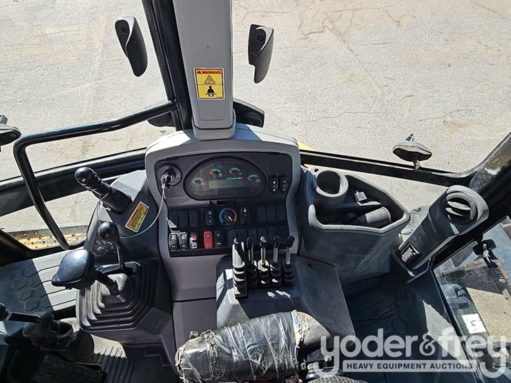 2017-caterpillar-415f2-il-image-38