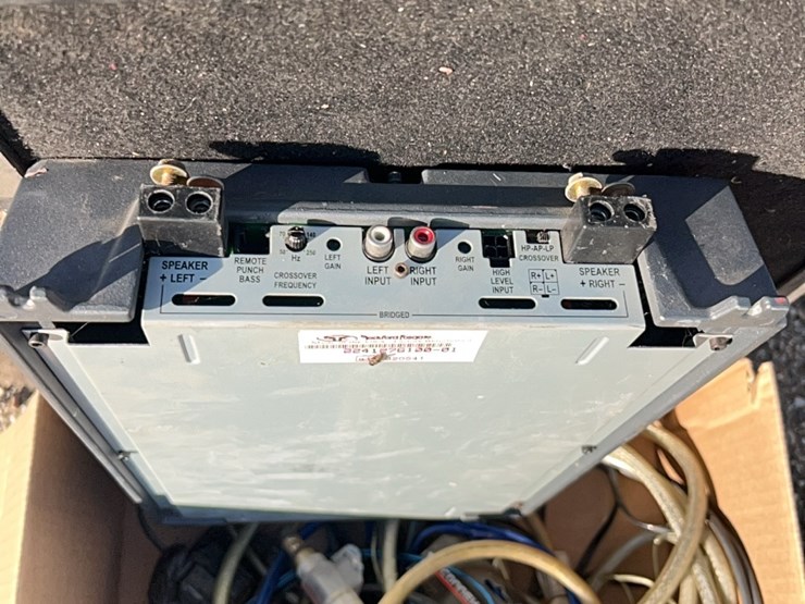 deluxe-speaker-system-for-car-or-tractor-image-8