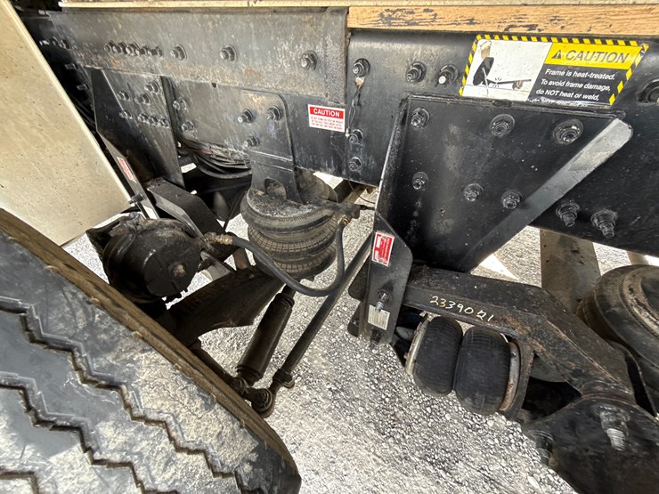 2017-mack-granite-gu713-image-34