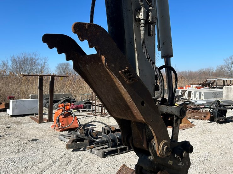 takeuchi-tb180fr-image-24