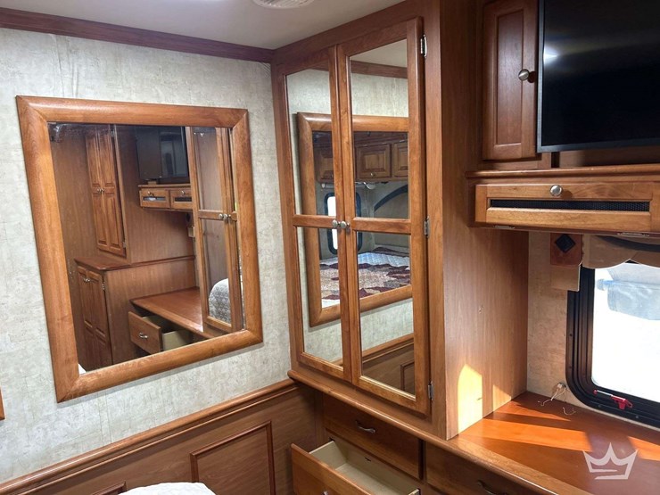2008-freightliner-allegro-bay-class-a-motorhome-image-19