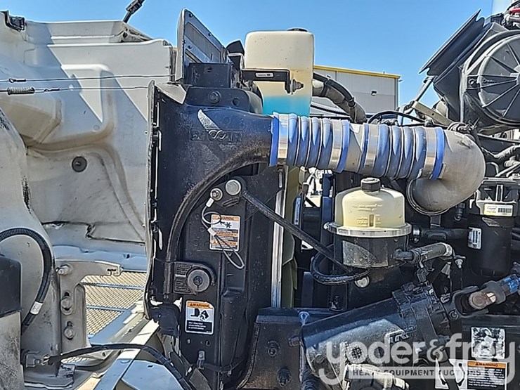 2018-peterbilt-337-image-40