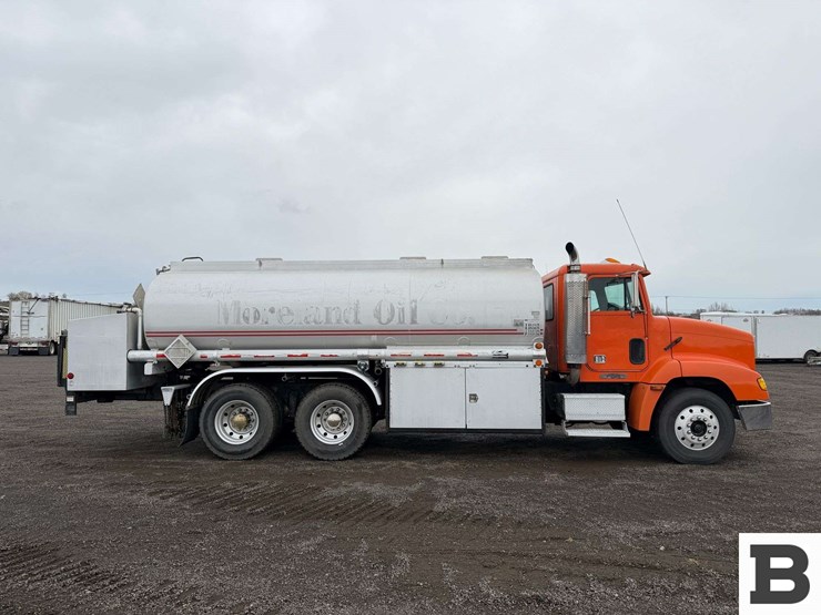 1993-freightliner-fld112-image-6