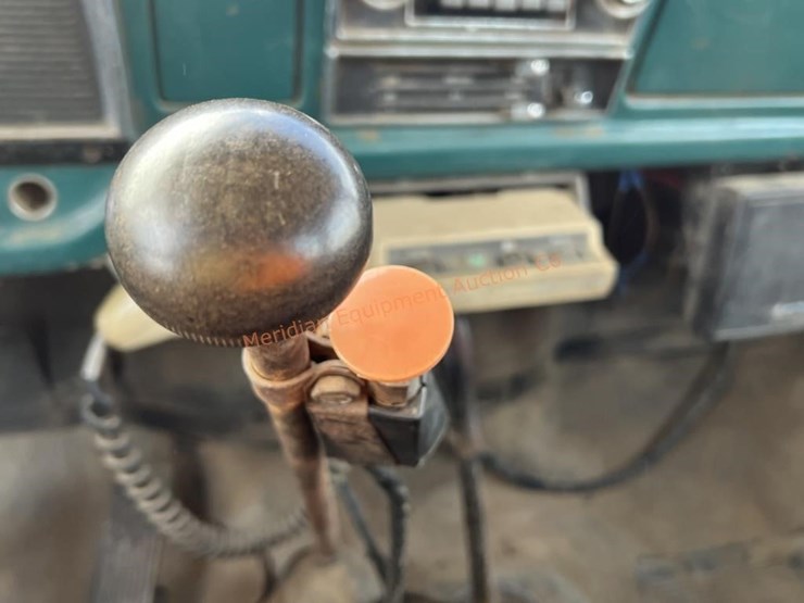 1975-ford-f600-image-35