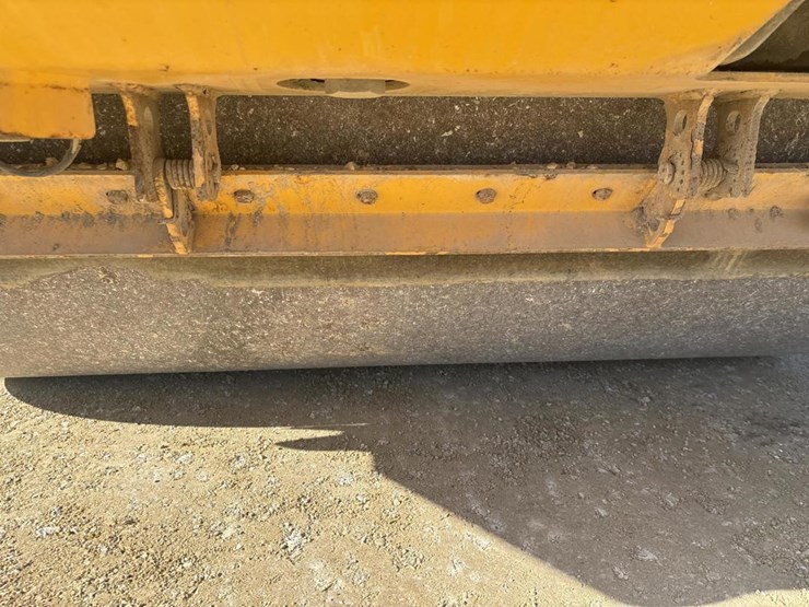 2013-volvo-dd110b-image-28