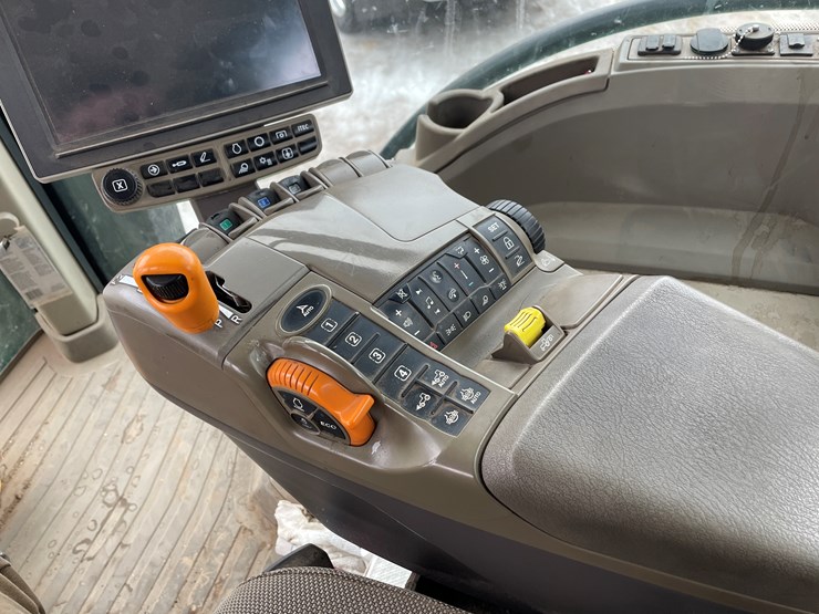 2020-john-deere-8r-340-image-33