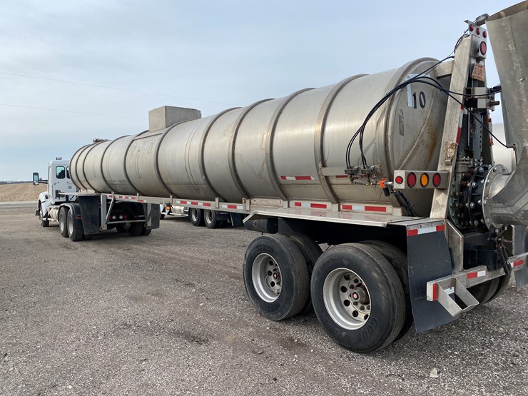 #500-•-2012-northern-8,500-gallon-semi-manure-tanker-(has-wi-title)-(waupun,-wi)-image-14