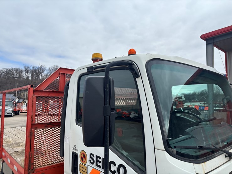 2015-isuzu-npr-xd-image-12