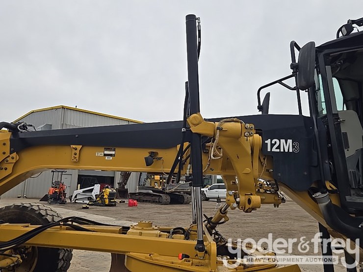 2015-caterpillar-12m3-image-33