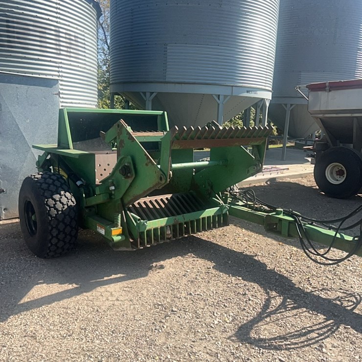 Summers model 700 reel type rock picker, hyd. drive reel, flotation tires, hyd adjustable hitch, ￼nice shape