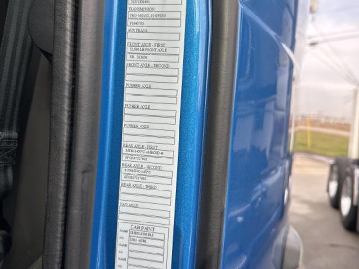 2022-volvo-10-image-65