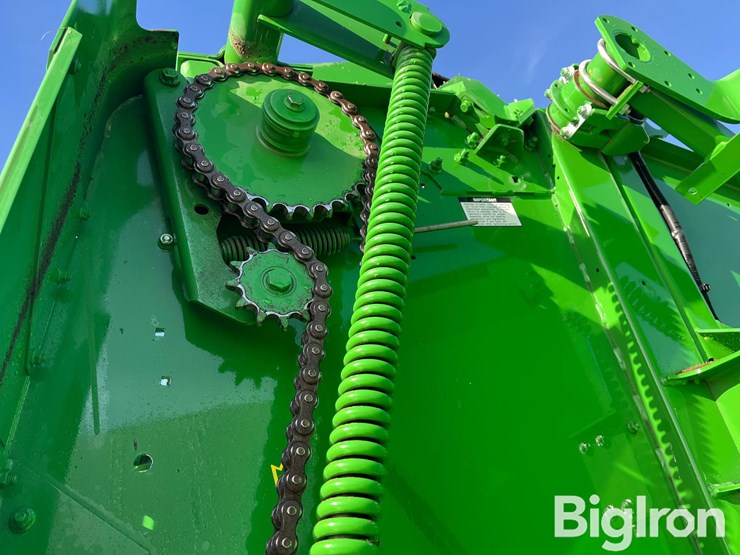 2021-john-deere-560m-image-15