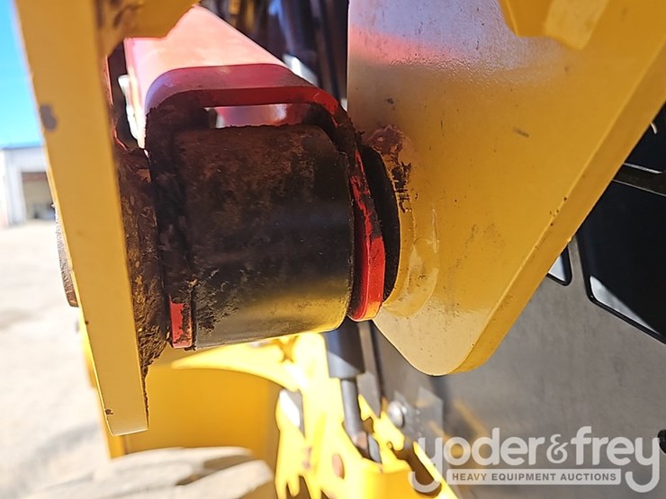 2021-caterpillar-226d3-image-26