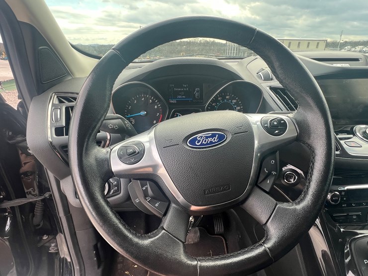 2014-ford-escape-titanium-image-24