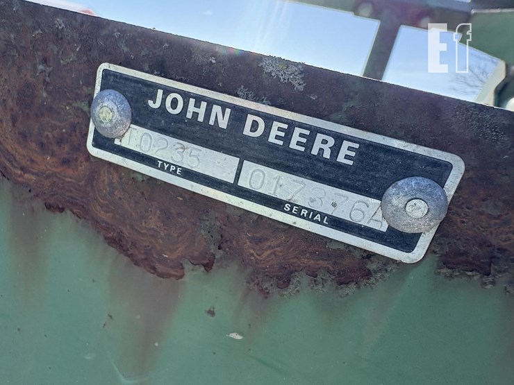 john-deere-235-image-10