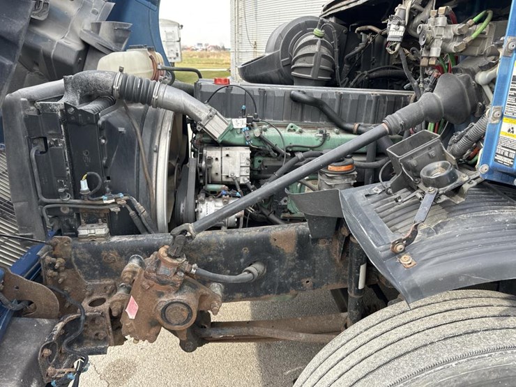 2001-volvo-10-image-27