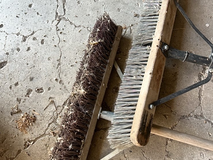 (2)-good-pushbrooms-image-10