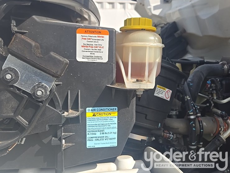 2021-freightliner-m2-106-image-93