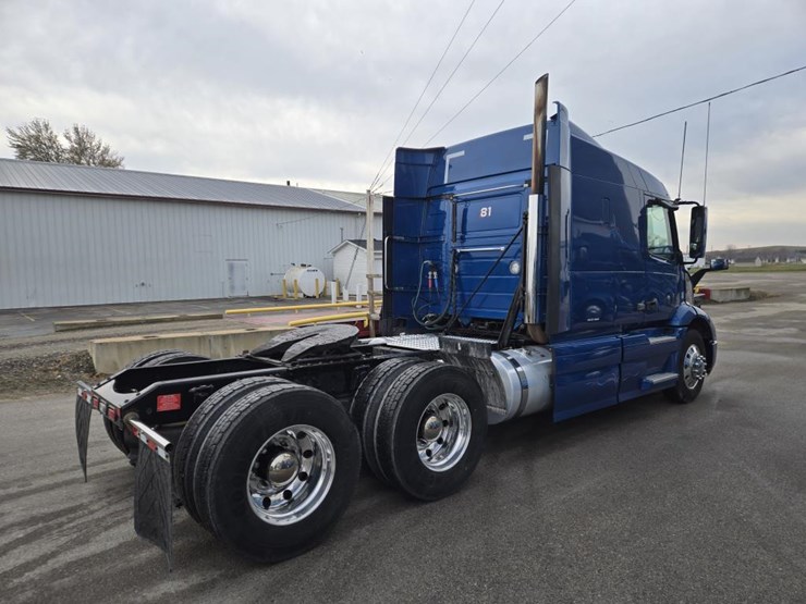 2019-volvo-10-image-5