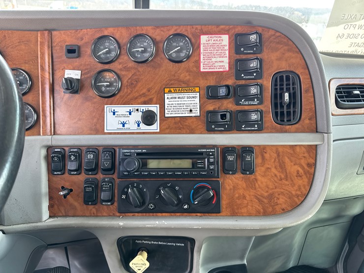 2008-peterbilt-367-image-38