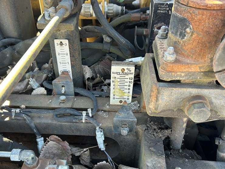 caterpillar-ap-650b-image-40