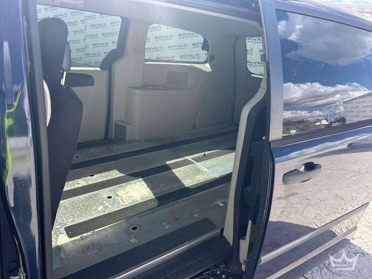 2013-ram-c/v-image-16