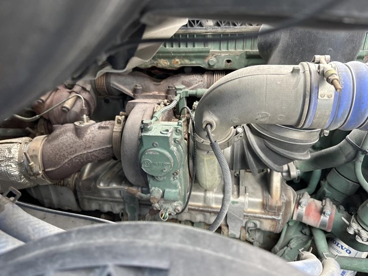 2018-volvo-10-image-32