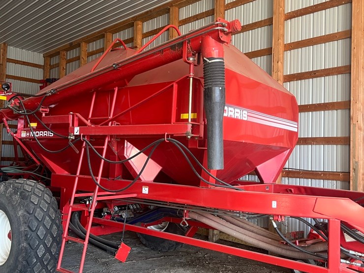 lot-10.-morris-air-seeder,-tow-between-with-10"-eagle-beaks,-new-seed-meter-unit,-pristine-condition,-always-shedded,-highly-maintained,-none-nicer-image-3