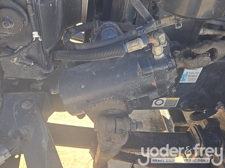 2009-peterbilt-335-image-24