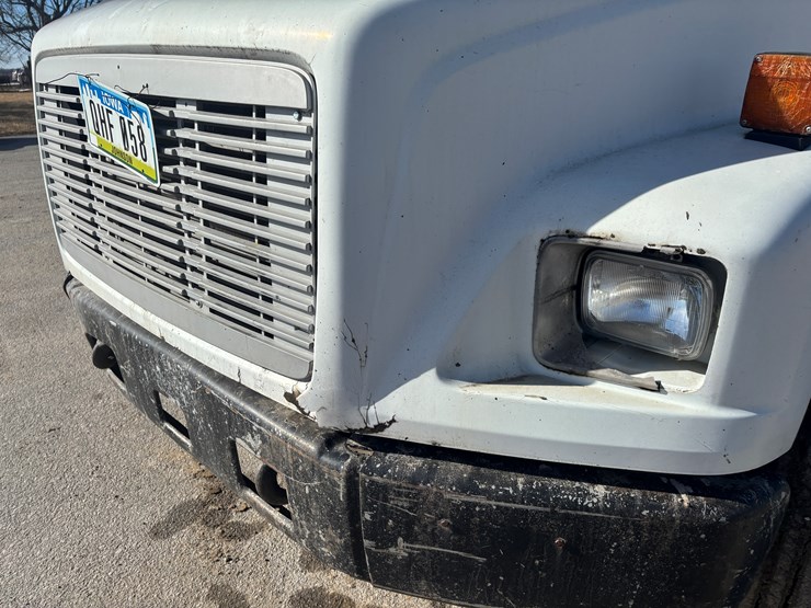 freightliner-fl70-image-11