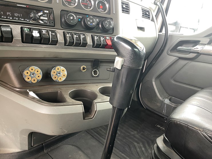 2019-kenworth-t880-image-75