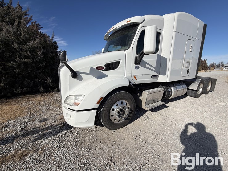 2016-peterbilt-579-image-8