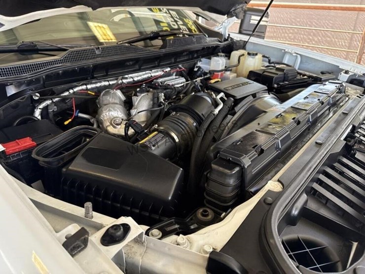 2022-chevrolet-silverado-3500hd-image-13