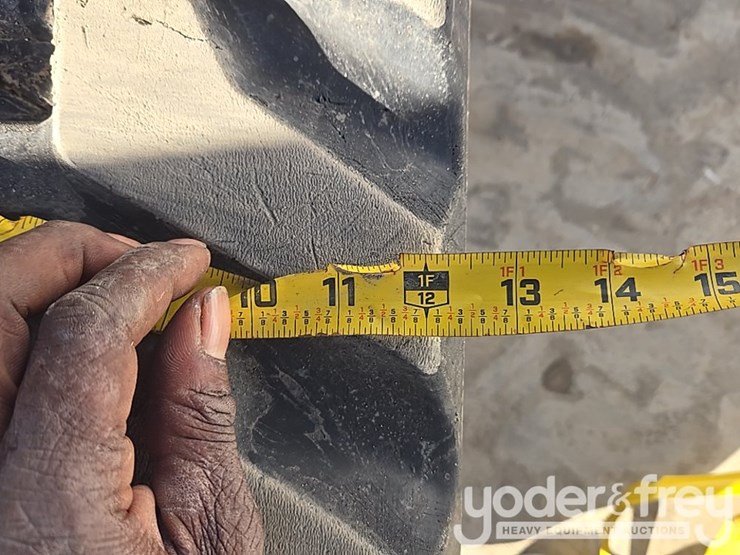 2020-deere-35g-image-17