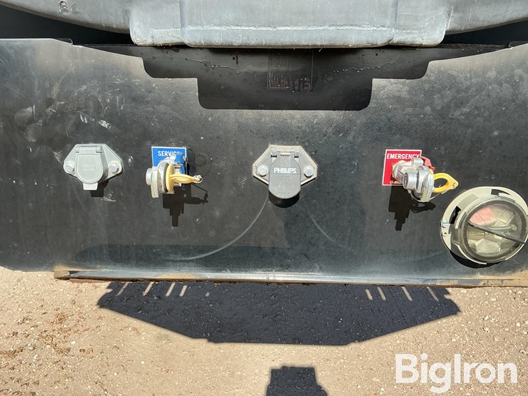 2023-behnke-enterprises-fb8x48ss-80h-tri/a-step-deck-sprayer-tender-trailer-image-9