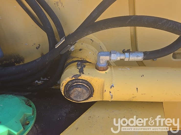 2010-deere-310sj-image-32