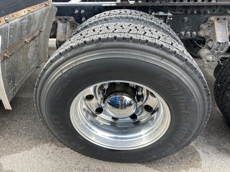 #2231-•-2016-volvo-vnl-sleeper-cab-semi-image-56